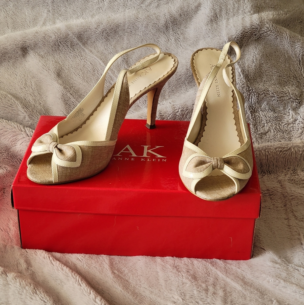 Anne Klein Tan Slingback Peep-Toe Heels with Bow